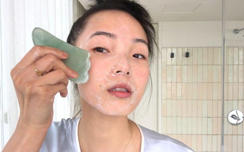 Nếu khuôn mặt của bạn thường xuyên bị sưng lên vào mỗi buổi sáng, đừng lo lắng. Hãy thử ngay những phương pháp hiệu quả để giảm tình trạng này.
