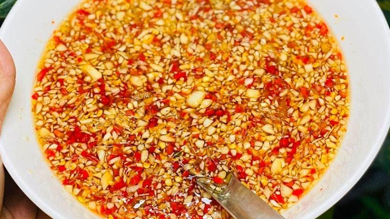 Khám phá công thức làm nước mắm tắc, tuyệt vời cho việc chấm hoặc trộn gỏi, hương vị đậm đà sẽ khiến mọi món ăn thêm phần hấp dẫn.