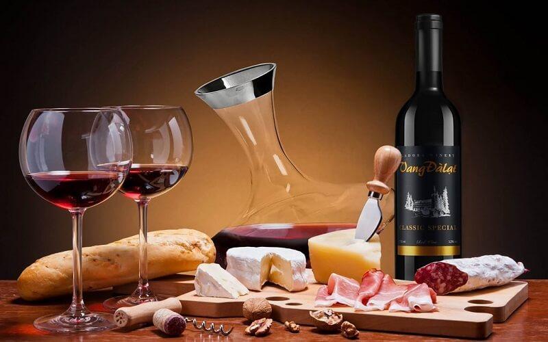 Ladofoods vừa cho ra mắt sản phẩm mới Vivazz Sangria Light, một loại thức uống có cồn đặc biệt được thiết kế dành riêng cho thế hệ trẻ năng động.
