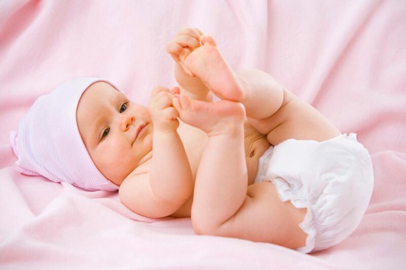 Hăm tã là tình trạng khá phổ biến ở trẻ sơ sinh, và việc hiểu rõ nguyên nhân sẽ giúp mẹ có phương pháp điều trị hiệu quả. Hãy cùng tìm hiểu cách khắc phục hăm tã cho bé yêu một cách an toàn và nhanh chóng.