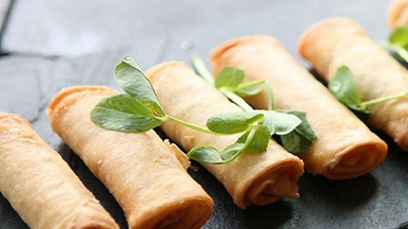 Khám phá công thức làm món chả giò bắp non chay thơm ngon, hấp dẫn cho ngày rằm thêm phần ý nghĩa