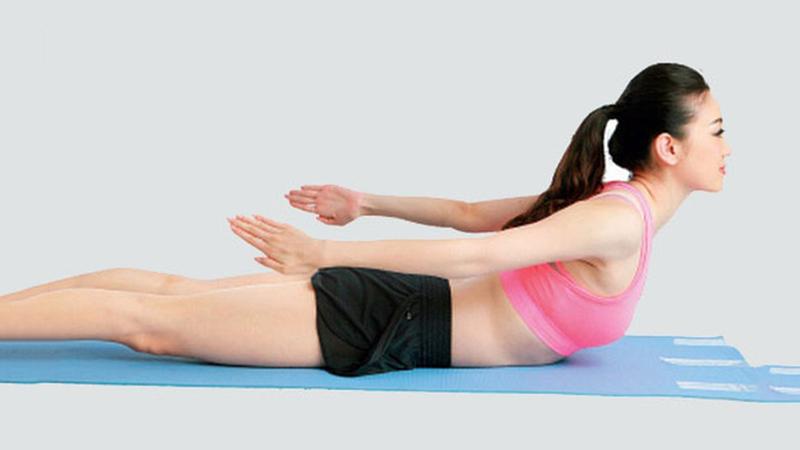 Dù lưng có đau đến đâu, chỉ cần áp dụng tư thế đơn giản này, bạn có thể dễ dàng cải thiện tình trạng, không cần lo lắng về việc nằm hay đứng.