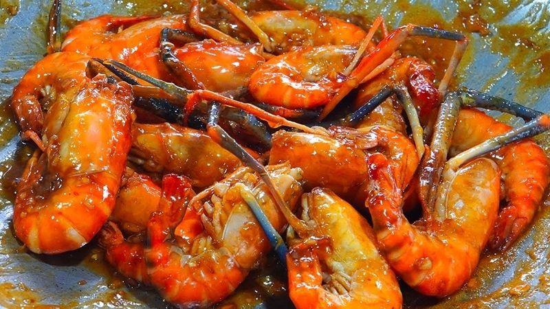 Khám phá 2 cách chế biến tôm sốt me chua ngọt, hương vị đậm đà, lý tưởng cho cuối tuần quây quần bên gia đình