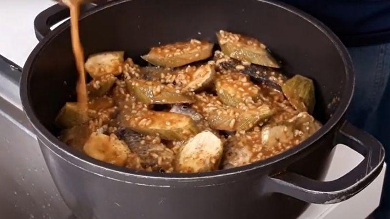 Hướng dẫn cách chế biến cá diếc kho tương bần đậm đà, vị ngon tuyệt, ăn kèm cơm thì tuyệt vời.