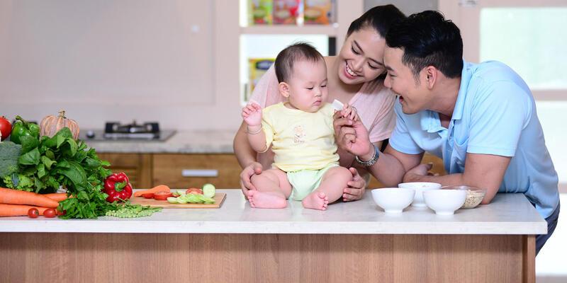 Thực đơn ăn dặm cho bé từ 6 đến 12 tháng tuổi, được nghiên cứu và thiết kế bởi Viện Dinh Dưỡng, mang đến những bữa ăn bổ dưỡng, phù hợp với sự phát triển của bé.