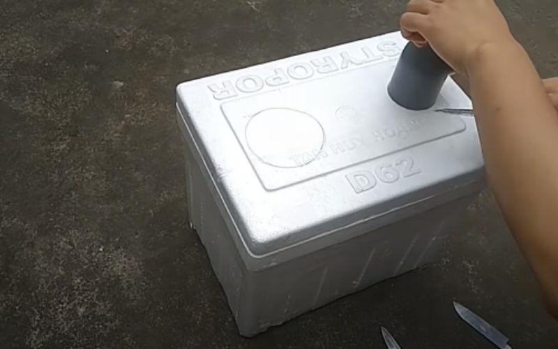 Tự chế quạt điều hòa từ thùng xốp dễ dàng, mang lại không gian mát lạnh bất ngờ mà không cần đến máy lạnh