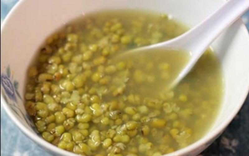 Hướng dẫn nấu chè đậu xanh nguyên hạt ngọt mát, đơn giản tại nhà