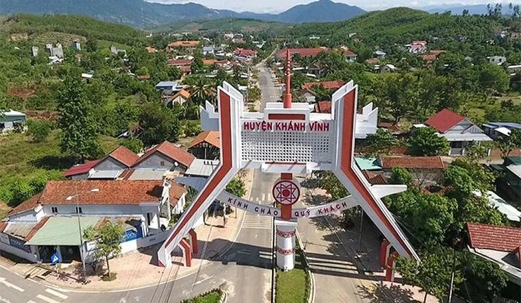 Khánh Vĩnh, một điểm đến không thể bỏ qua tại Khánh Hoà, luôn khiến du khách ngỡ ngàng với những điều thú vị và đầy lôi cuốn. Hãy khám phá những trải nghiệm tuyệt vời mà nơi đây mang lại.