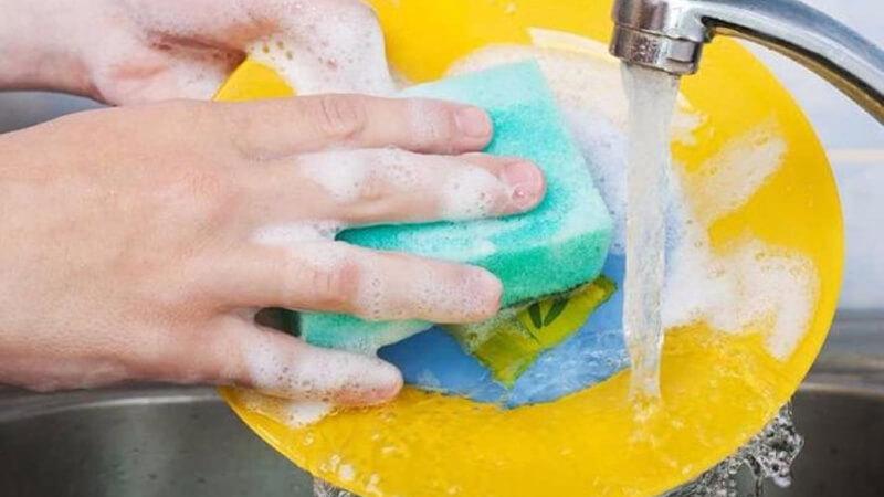 Các loại miếng rửa chén và cách sử dụng hiệu quả từng loại