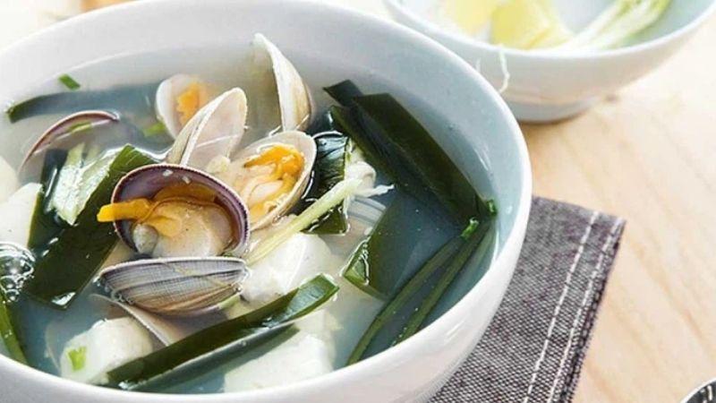Khám phá cách nấu canh rong biển ngao thơm ngon không bị tanh, một món ăn nhẹ nhàng và bổ dưỡng. Sự kết hợp giữa ngao và rong biển tạo nên một hương vị tươi mới, dễ chịu. Cùng tìm hiểu cách chế biến món canh này trong bài viết dưới đây.