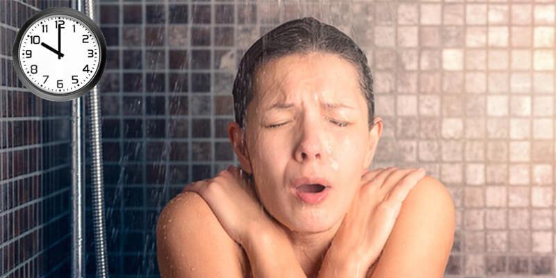 Tắm khuya có thể gây ra những ảnh hưởng nghiêm trọng đến sức khỏe mà bạn chưa lường trước được. Điều gì sẽ xảy ra khi bạn tắm vào những giờ quá muộn? Hãy cùng khám phá vấn đề này.