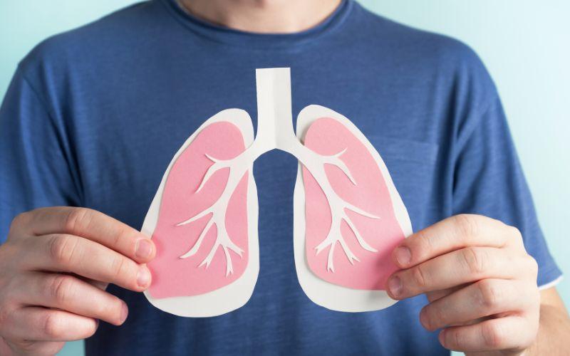 Giải đáp câu hỏi: Người mắc lao phổi có thể tiếp tục công việc được không?