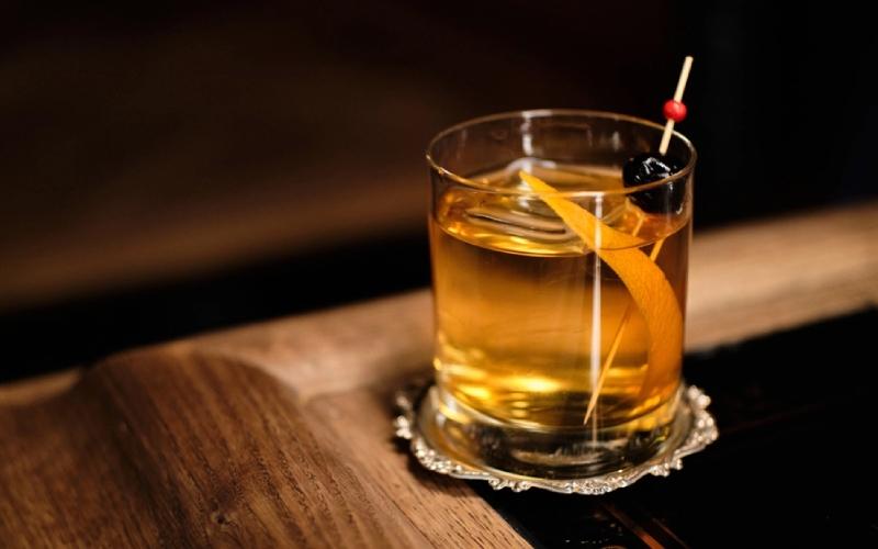 Khám phá công thức pha chế Cocktail Old Fashioned chuẩn vị, mang đến trải nghiệm hoàn hảo.