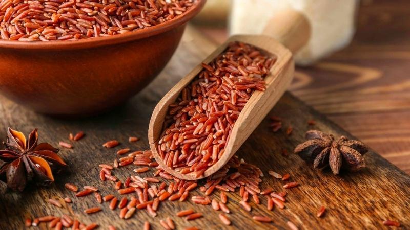 Sự khác biệt giữa gạo huyết rồng và gạo lứt là gì?