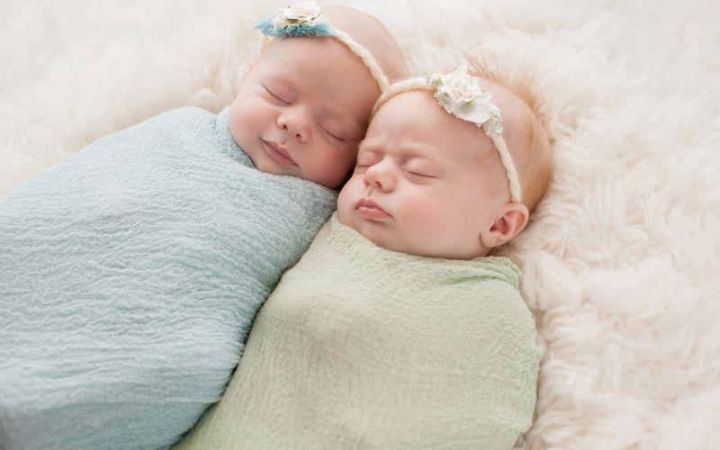 6 mẹo hay để chọn tên cho con sinh đôi vừa đẹp lại mang ý nghĩa tích cực