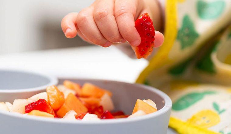 Những điều quan trọng mẹ cần ghi nhớ khi cho bé ăn hoa quả