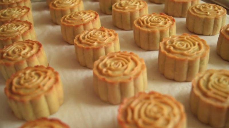 Hướng dẫn cách làm bánh Trung thu mini thơm ngon ngay tại nhà, để bạn tự tay tạo nên những chiếc bánh nhỏ xinh, vừa ngon miệng lại đầy hấp dẫn.