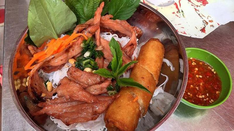 Khám phá 10 quán bún thịt nướng ngon khó cưỡng tại quận 10