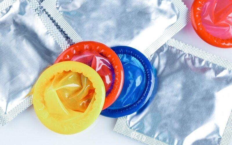 Nên chọn bao cao su Durex hay Okamoto?