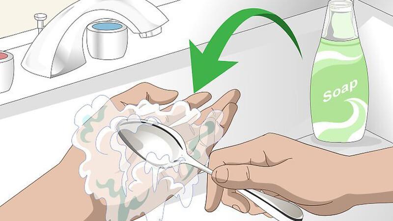 Cách nhanh chóng xóa mùi tỏi trên tay