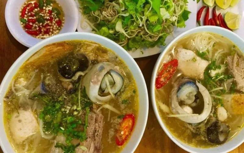 Khám phá công thức lẩu mắt cá ngừ đại dương kết hợp măng chua, món ăn đậm đà hương vị và đầy đủ dưỡng chất, mang đến sự mới mẻ cho bữa ăn gia đình.