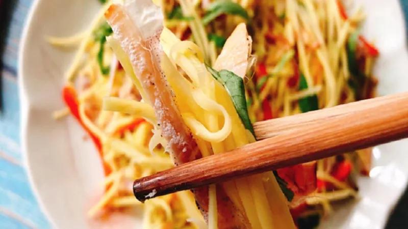 Khám phá 10 món gỏi xoài giòn ngon dễ làm tại nhà, mang lại sự tươi mới và hương vị hấp dẫn cho mỗi bữa ăn.