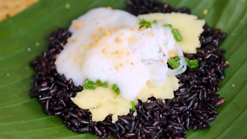Hướng dẫn nấu xôi nếp cẩm thơm ngon, dẻo mịn tại nhà với nồi cơm điện.