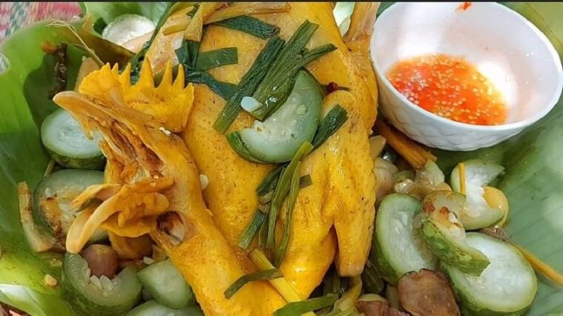 Khám phá 2 cách chế biến món gà hấp bầu ngọt ngào, thơm lừng và đầy quyến rũ.