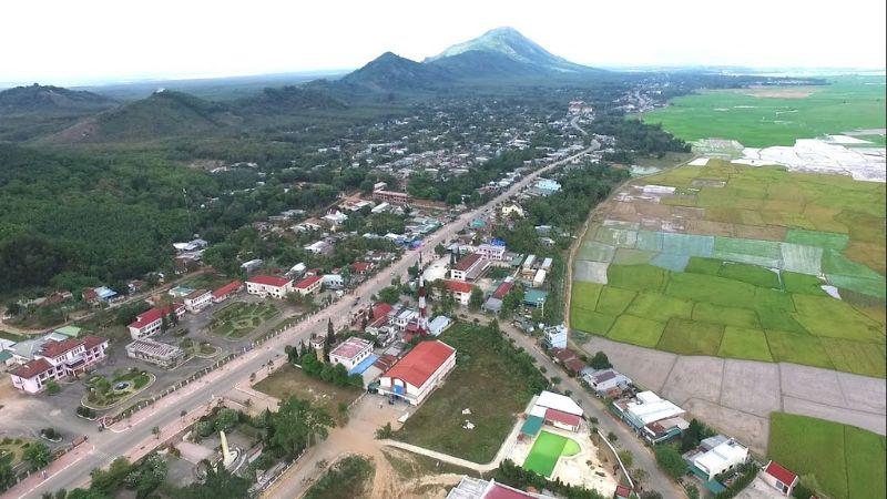 Khám phá 5 địa điểm du lịch nổi bật ở Tánh Linh (Bình Thuận) đang thu hút sự chú ý của du khách. Những điểm đến tuyệt vời này hứa hẹn mang đến cho bạn những trải nghiệm không thể quên.