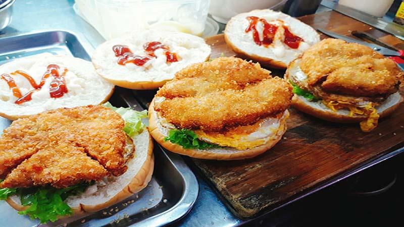 Khám phá 3 công thức làm bánh hamburger gà ngon như ngoài tiệm