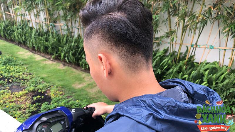 Mẹo mặc áo mưa để giữ cơ thể khô ráo, hạn chế tối đa tình trạng ướt và bay tà, đồng thời đảm bảo an toàn khi di chuyển