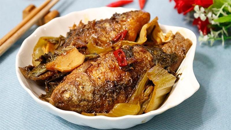 Hướng dẫn cách chế biến món cá diếc kho dưa chua thơm ngon, làm cả gia đình phải xuýt xoa khen ngợi.