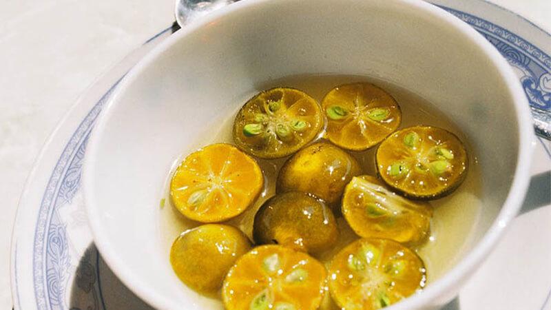 Cách làm tắc chưng mật ong gừng giúp trị ho và tăng cường hệ miễn dịch, một mẹo bổ ích trong mùa dịch.