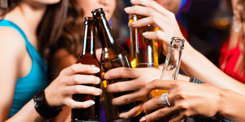 Bạn có biết, uống bia rượu vào ban đêm khiến bạn dễ say hơn so với ban ngày? Điều này có thể làm bạn ngạc nhiên.