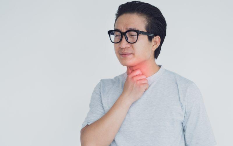 Các phương pháp làm dịu cổ họng hiệu quả sau khi nôn, giảm đau rát nhanh chóng
