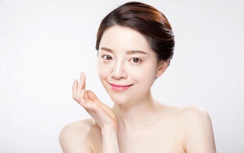 Quy trình chăm sóc da mặt ban ngày và ban đêm phù hợp cho mọi loại da, giúp duy trì làn da khỏe mạnh và tươi trẻ.