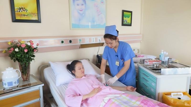 Phương pháp chăm sóc vết mổ sau sinh giúp vết thương nhanh lành và giảm thiểu sẹo.