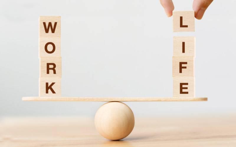 Work-life balance là gì? Làm sao để tạo ra sự hòa hợp giữa công việc và cuộc sống cá nhân một cách tinh tế và hiệu quả?