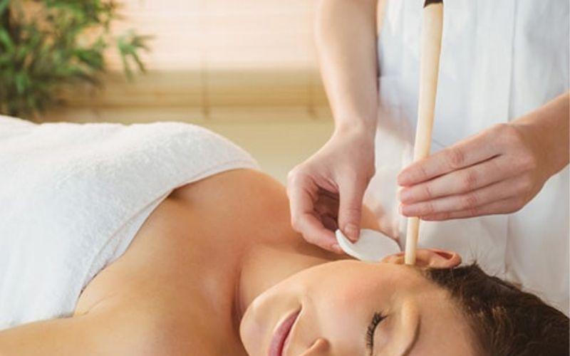 Nến xông tai là phương pháp gì? Liệu việc lấy ráy tai bằng nến xông tai có đảm bảo an toàn không?