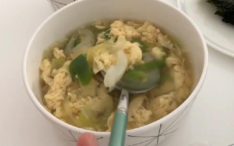 Khám phá món canh khoai tây nấu trứng, với vị ngọt thanh nhẹ nhàng và cách chế biến dễ dàng, mang đến một hương vị mới lạ cho bữa ăn gia đình.