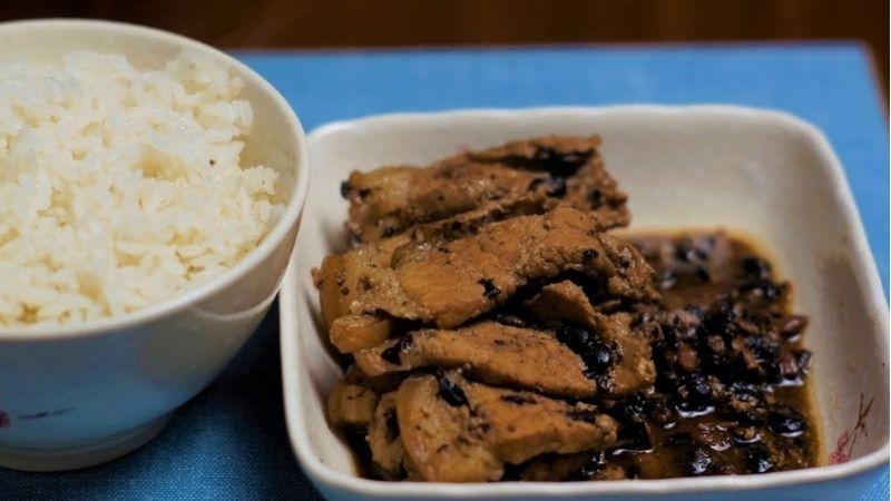 Khám phá cách chế biến món thịt ba chỉ kho tàu xì, đặc sản người Hoa với hương vị đậm đà và cuốn hút. Cùng bắt tay vào bếp với Tripi để mang đến bữa ăn thơm ngon cho gia đình nhé!