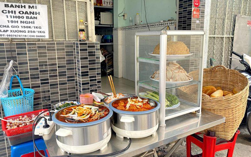 Khám phá quán bánh mì cá nục 'núp hẻm' ở Sài Gòn, nơi đã tồn tại hơn ba thập kỷ và được mến mộ bởi nhiều tín đồ ẩm thực.