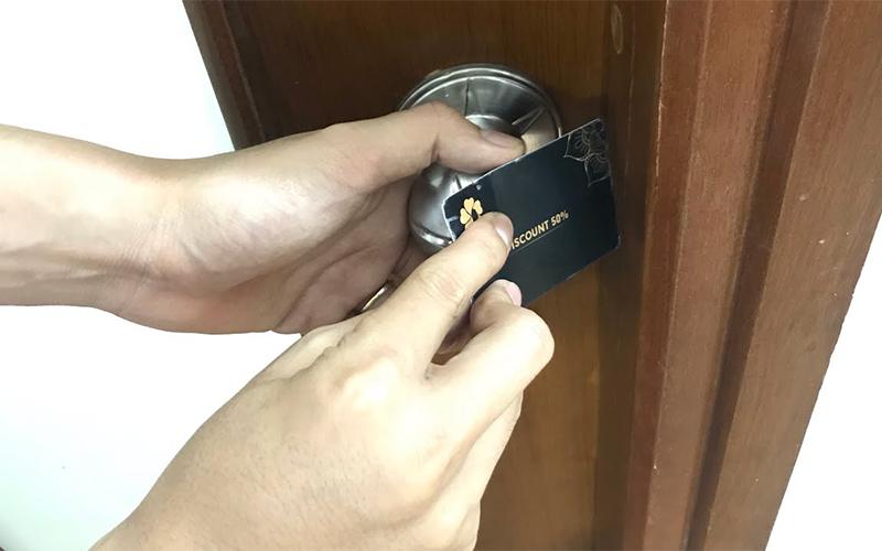 7 mẹo hữu ích để mở ổ khóa khi lỡ quên chìa khóa đơn giản và hiệu quả