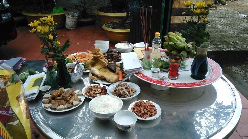 Tầm quan trọng của những nghi thức và lễ cúng cuối năm trong đời sống người Việt không thể phủ nhận. Những nghi lễ này không chỉ là hình thức tôn vinh tổ tiên mà còn là dịp để gia đình đoàn tụ và cầu mong bình an, may mắn cho năm mới.