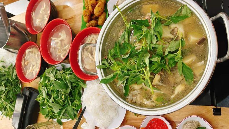 Khám phá 5 quán lẩu gà lá é nổi tiếng tại Đà Lạt, nơi bạn có thể thưởng thức món ăn độc đáo trong không gian ấm áp của thành phố sương mù.