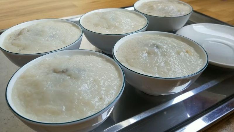 Hướng dẫn làm bánh giò bằng chén và tô vô cùng đơn giản, không cần gói lá chuối, rất dễ thực hiện ngay tại nhà.