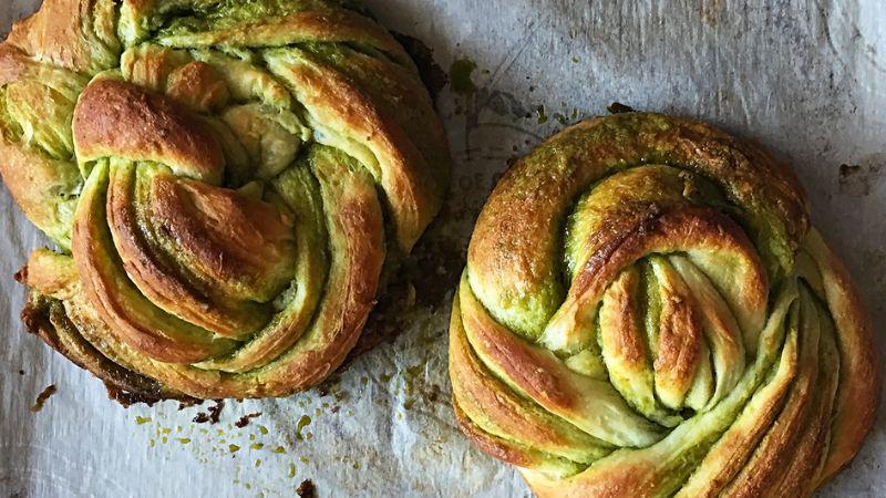 Khám phá cách làm bánh mì matcha ngọt ngào, hấp dẫn với màu sắc tươi tắn, đầy thu hút.