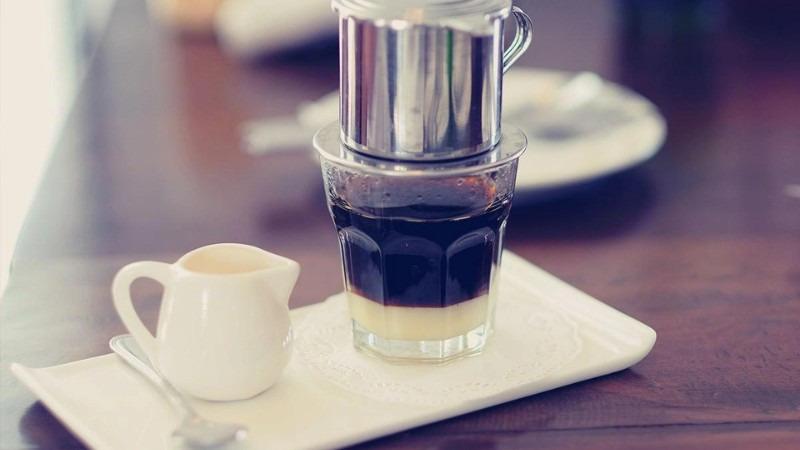 Khám phá hơn 50 quán cà phê tại Sài Gòn, nơi không khí bóng đá luôn náo nhiệt, tạo nên những phút giây cuồng nhiệt khó quên.