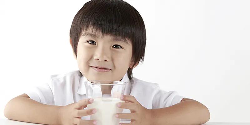 Hướng dẫn uống sữa tươi sao cho đúng cách