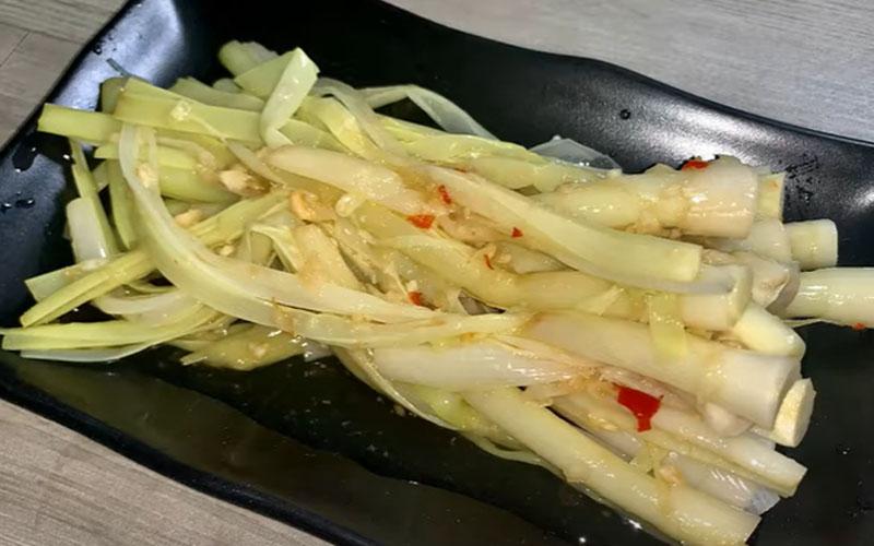 Hướng dẫn cách làm bồn bồn muối chua giòn rụm, mang hương vị độc đáo, chuẩn vị Cà Mau.